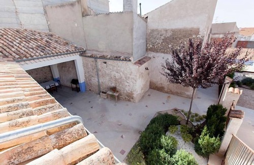 Horcajo de Santiago Cottage | Ideal Self-Catering Retreat at La Alvardana for 21 Guests