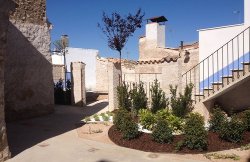 Horcajo de Santiago Cottage | Ideal Self-Catering Retreat at La Alvardana for 15 Guests
