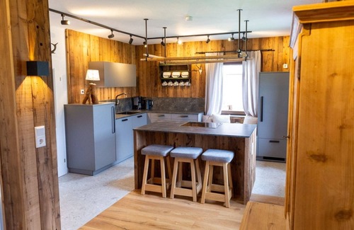 Maschl House | Stylish Self-Catering Cottage: Relax and Enjoy Pet-Friendly Amenities