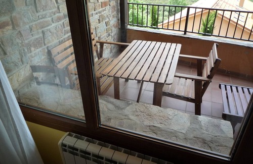 Berzosa del Lozoya Cottage | Cozy Self-Catering El Esguizaro with Pool & Pet-Friendly Access