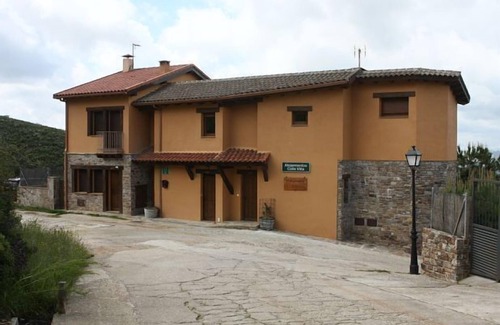 Berzosa del Lozoya Cottage | Cozy Self-Catering El Esguizaro with Pool & Pet-Friendly Access