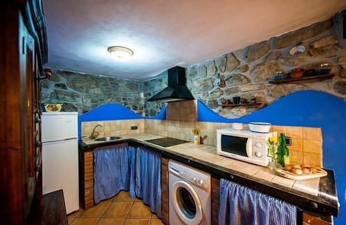 Oseja de Sajambre Cottage | Cozy El Encanto del Valleval: Family-Friendly Getaway
