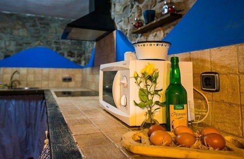 Oseja de Sajambre Cottage | Cozy El Encanto del Valleval: Family-Friendly Getaway