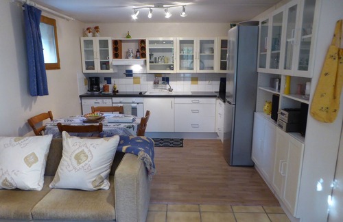 Rognonas Apartment | Top-Rated 2 Bedroom Apartment with Pool in Provence