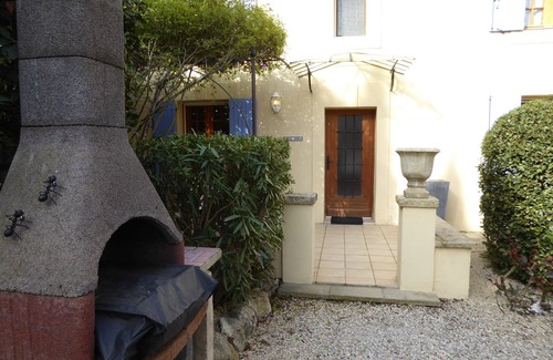 Rognonas Apartment | Top-Rated 2 Bedroom Apartment with Pool in Provence
