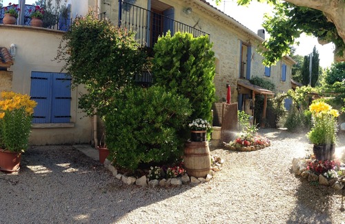 Rognonas Apartment | Top-Rated 2 Bedroom Apartment with Pool in Provence