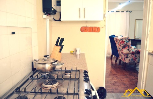 Harare House | Cozy Self-Catering Retreat with Ocean View & Breakfast