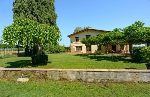 Vilobi d'Onyar Cottage | Relaxing Self-Catering Retreat at Can Salvà for 12 Guests