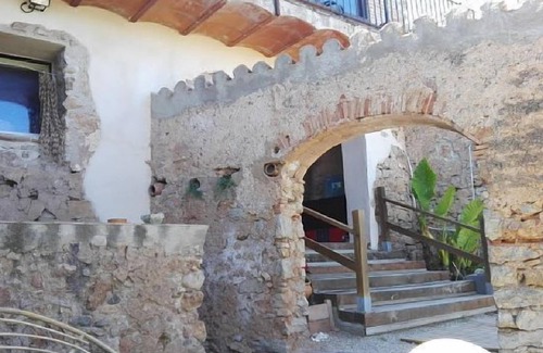 Masriudoms Cottage | Exceptional Self-Catering Retreat at Cal Jaume Xeco for 10