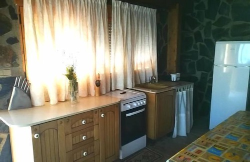 Chinorlet Cottage | Relaxing Casita de Montaña with Pool for 4 Guests
