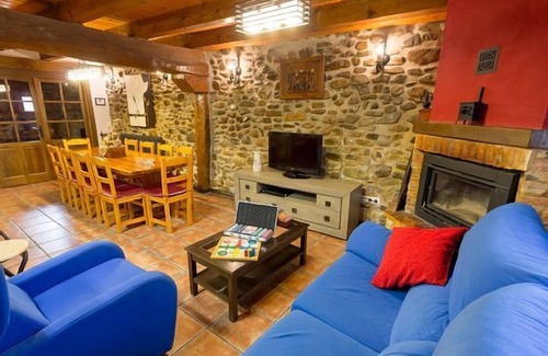 Ojacastro Cottage | Inviting La Casita del Oja Cottage for 10 with Ocean Views