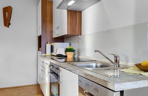 Brezice Cottage | Delightful Self Catering Cottage with Lake View for 7