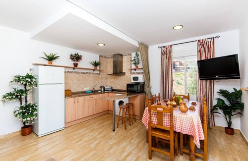Totalan Cottage | Relaxing Getaway at De Oses Rural for 8 Guests