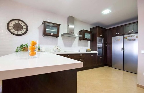 Los Yebenes Cottage | Indulge in El Ajarafe: Private Pool & Ocean Views for 8