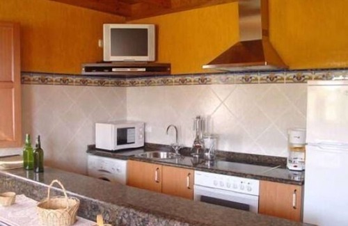 San Pelayo Cottage | Oceanfront El Madreñeru: Ideal for 6 with Pet-Friendly Perks