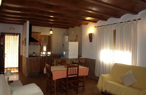 Yeste Cottage | Experience El Mirador del Segura: Perfect for Groups