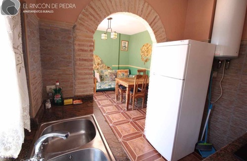 Enguidanos Apartment | Pet-Friendly El Rincon de Piedra: Ideal for Families