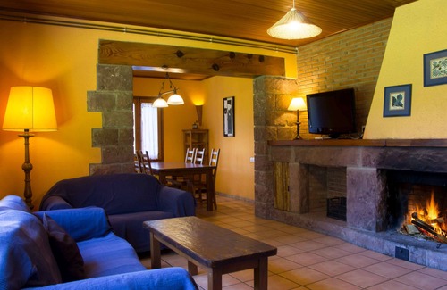 Prades Cottage | Discover El Xalet de Prades: Ideal for 10 Guests