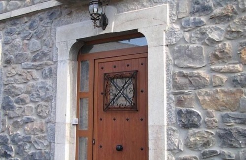 Boca de Huergano Cottage | Guest Rated: La Altanera Cottage with Lake Views for 8