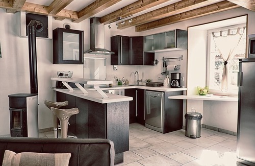 Nieul-les-Saintes House | Guest Rated: 10/10 Self-Catering Holiday Home with Kitchen