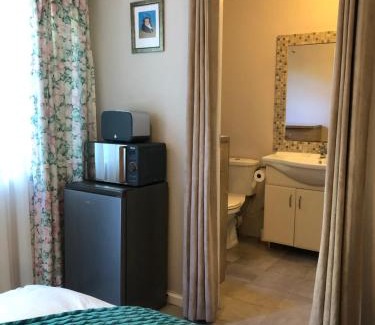 Plattekloof House | Inviting Self Catering Guest House with Pool and 8.8 Rating