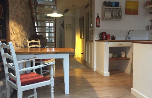 Comillas Cottage | Cozy Hyggebo for 4 with Oceanfront Views and Breakfast