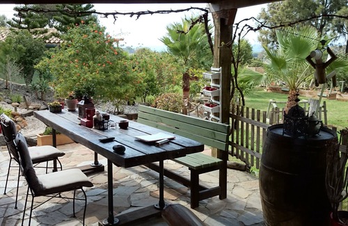 Tarifa Ski Chalet | Inviting Retreat with Ocean Views, Walk to Beaches & BBQs