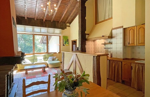 Araitz Cottage | Pet-Friendly Perunea: Oceanfront Bliss for Six Guests