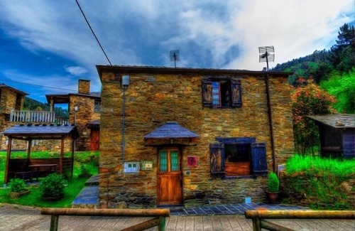 Taramundi Cottage | Guest Rated 10/10: Self-Catering TAReira with Ocean Views