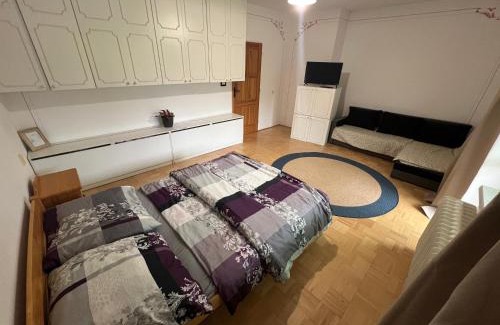 Nitra House | Spacious Self-Check 4-Bedroom House with Family-Friendly Perks