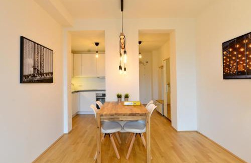 Brigittenau Apartment | Effortless Self-Check-In with Scenic Views & Free Parking