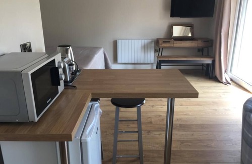 Upton St. Leonards Apartment | Exceptional Self Contained Annex in Gloucester with Kitchen