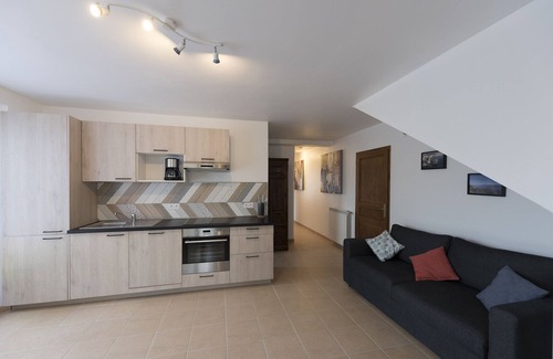 Flassans-sur-Issole Apartment | Exceptional 2-Bedroom Apartment in Scenic Provencal Villa