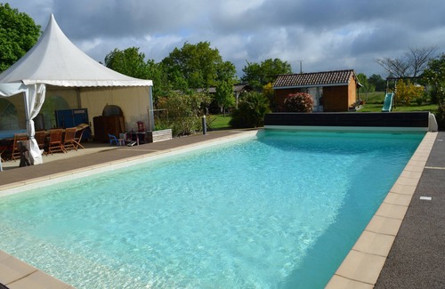 Villemur-sur-Tarn Apartment | Peaceful Retreat with Pool - Guest Rated 10/10