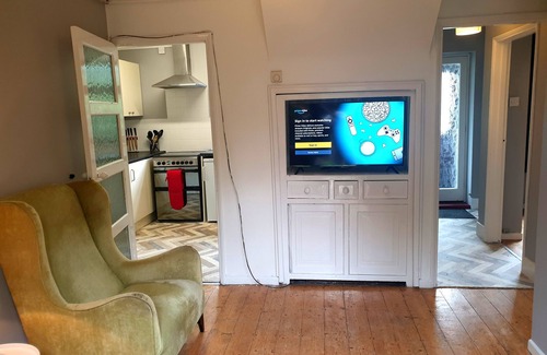 Norwich House | Ideal 4-Bed House with Parking and Complimentary Breakfast