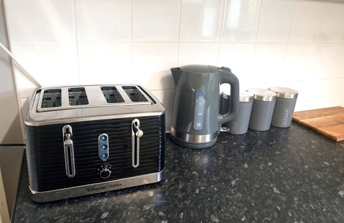 Norwich House | Ideal 4-Bed House with Parking and Complimentary Breakfast