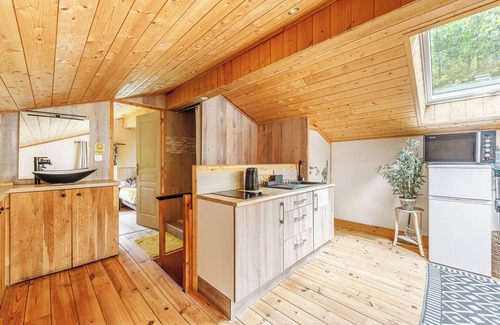 Blesignac Bed & Breakfast | Serene Retreat with Pool and Kitchen in Acacia Forest