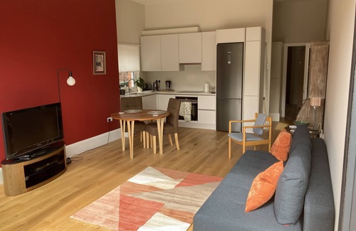 Eastbourne City Centre Apartment | Convenient Self-Contained Annex Near Town Centre – Rated 9.8