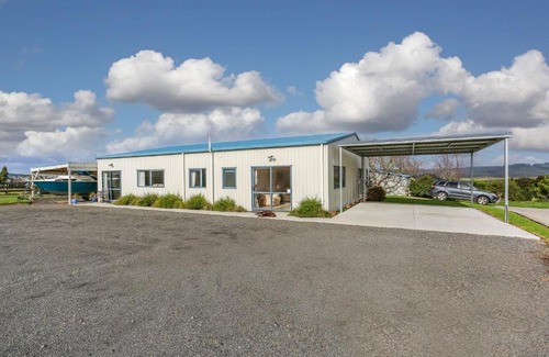 Buckland Apartment | Pet-Friendly Self Contained Cottage in Pukekohe, 4-Star Stay