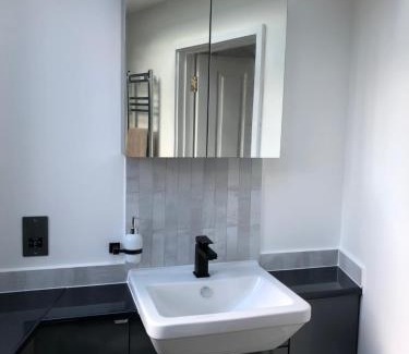 Streatham Hill House | Cozy Ensuite Double Bedroom with Free Parking - Guest Rated 9.1