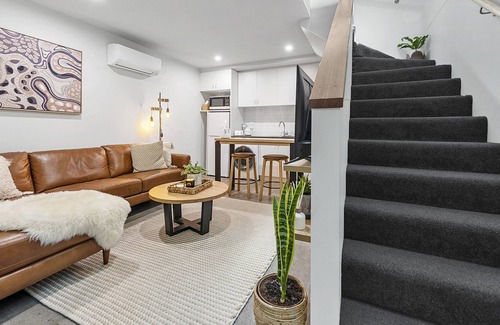 Devonport Apartment | Self Contained Loft Apartment in CBD
