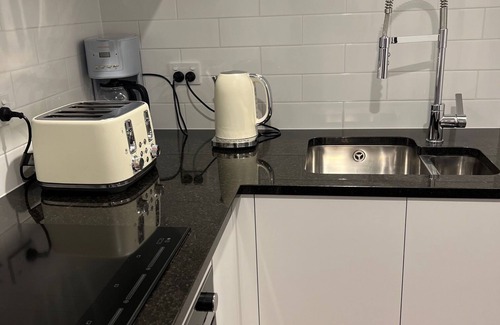 Aotea Bed & Breakfast | Guest Rated 10/10: Cozy 2-Bedroom Flat with Kitchenette