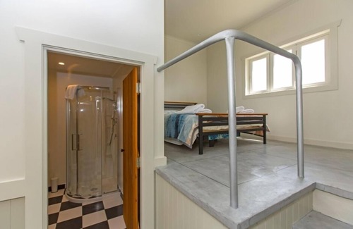 Lower Hutt Other | Cozy Farm-Stay Cottage with Breakfast in Whitemans Valley
