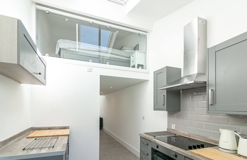 Stevenage House | Cozy One Bedroom House with Kitchen at King Pin Corner