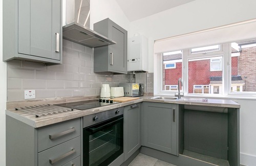 Stevenage House | Cozy One Bedroom House with Kitchen at King Pin Corner