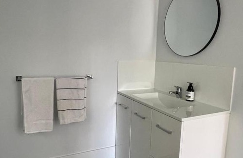 Forbes Apartment | Top-Rated 1 Bedroom Self-Contained Unit - Perfect for Families