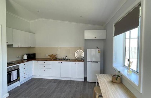 Forbes Apartment | Top-Rated 1 Bedroom Self-Contained Unit - Perfect for Families