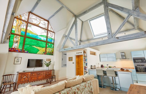 Sibford Gower Apartment | Historic Manor House Wing with Pool & Kitchen Amenities