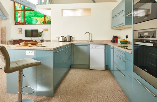 Sibford Gower Apartment | Historic Manor House Wing with Pool & Kitchen Amenities