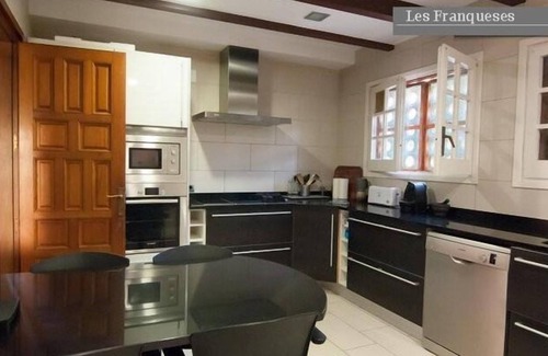 Els Gorgs Cottage | Pet-Friendly Self-Catering Les Franqueses for 16 Guests